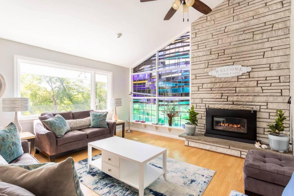 Unique Retreat With Private Patio, 4 King Beds And Bbq Vila Groton Exterior foto