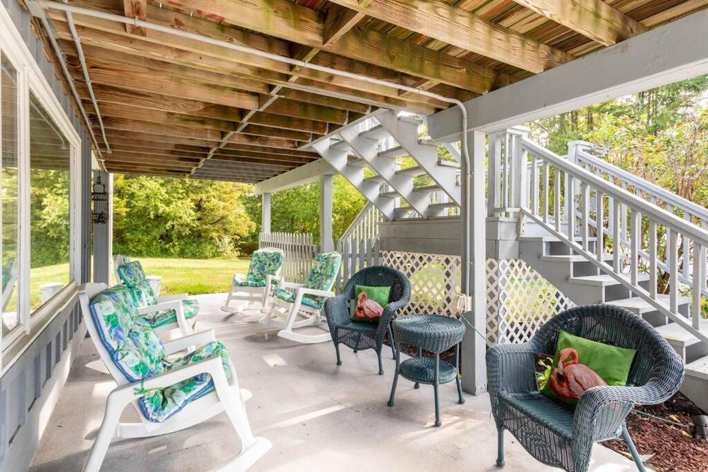 Unique Retreat With Private Patio, 4 King Beds And Bbq Vila Groton Exterior foto