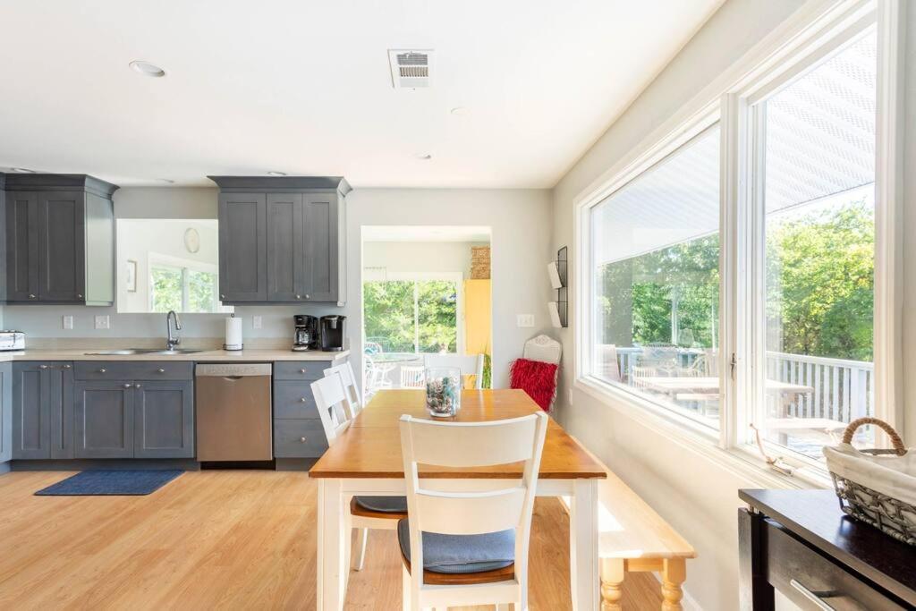 Unique Retreat With Private Patio, 4 King Beds And Bbq Vila Groton Exterior foto