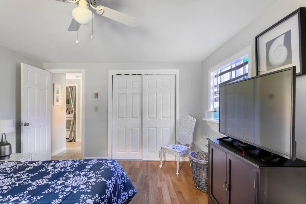 Unique Retreat With Private Patio, 4 King Beds And Bbq Vila Groton Exterior foto