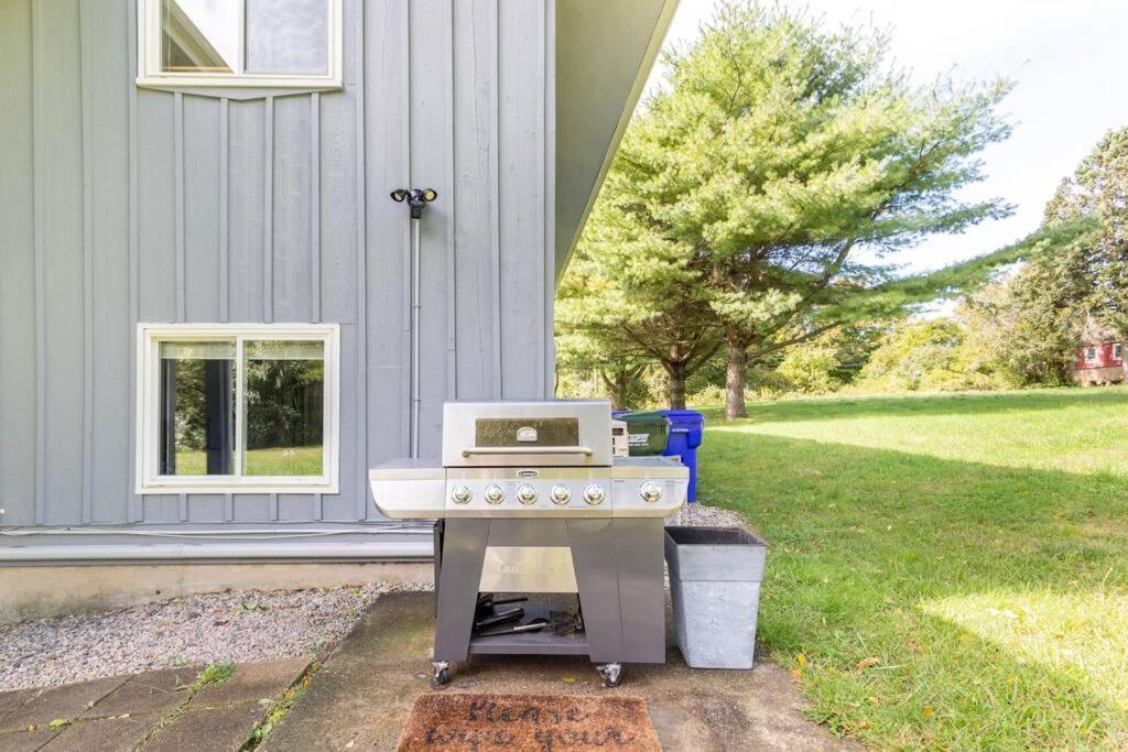 Unique Retreat With Private Patio, 4 King Beds And Bbq Vila Groton Exterior foto