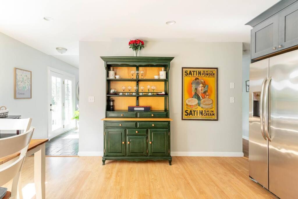 Unique Retreat With Private Patio, 4 King Beds And Bbq Vila Groton Exterior foto