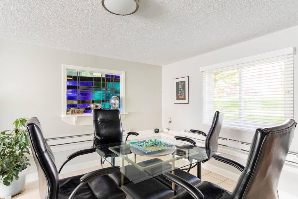 Unique Retreat With Private Patio, 4 King Beds And Bbq Vila Groton Exterior foto